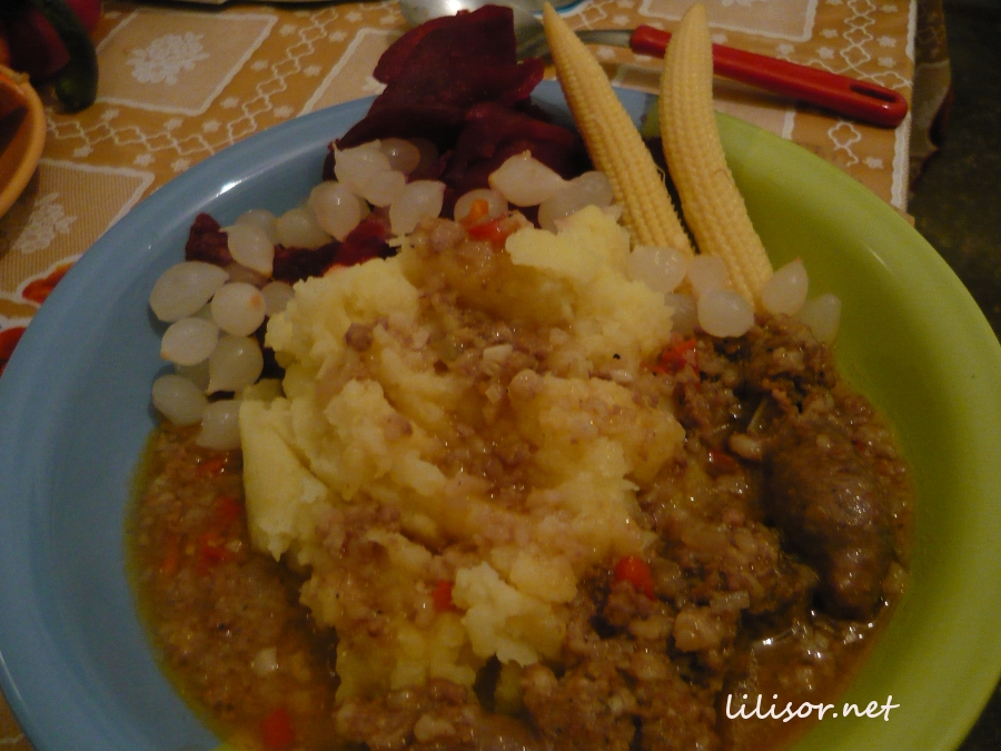 tocanita cu carnat tocanita de carnat de porc