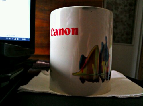 Cana de la Canon devine albÄƒ cÃ¢nd conÅ£ine lichide fierbinÅ£i. Pe mÄƒsurÄƒ ce se rÄƒceÅŸte devine neagrÄƒ.