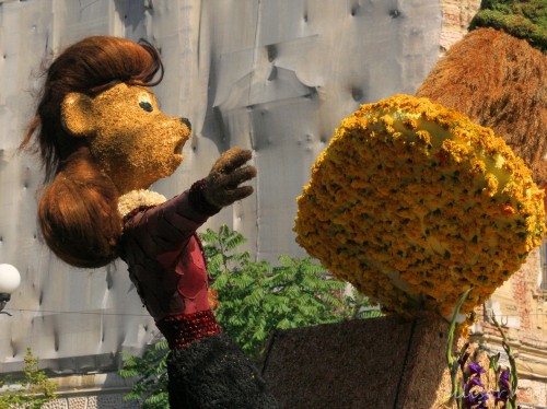 personaje din flori carnavalul florilor oradea