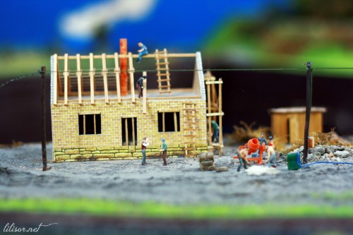 constructia unei case miniatura